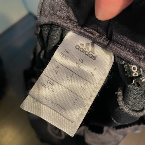 Classic adidas track pant grey, youth xl. - Picture 3 of 3